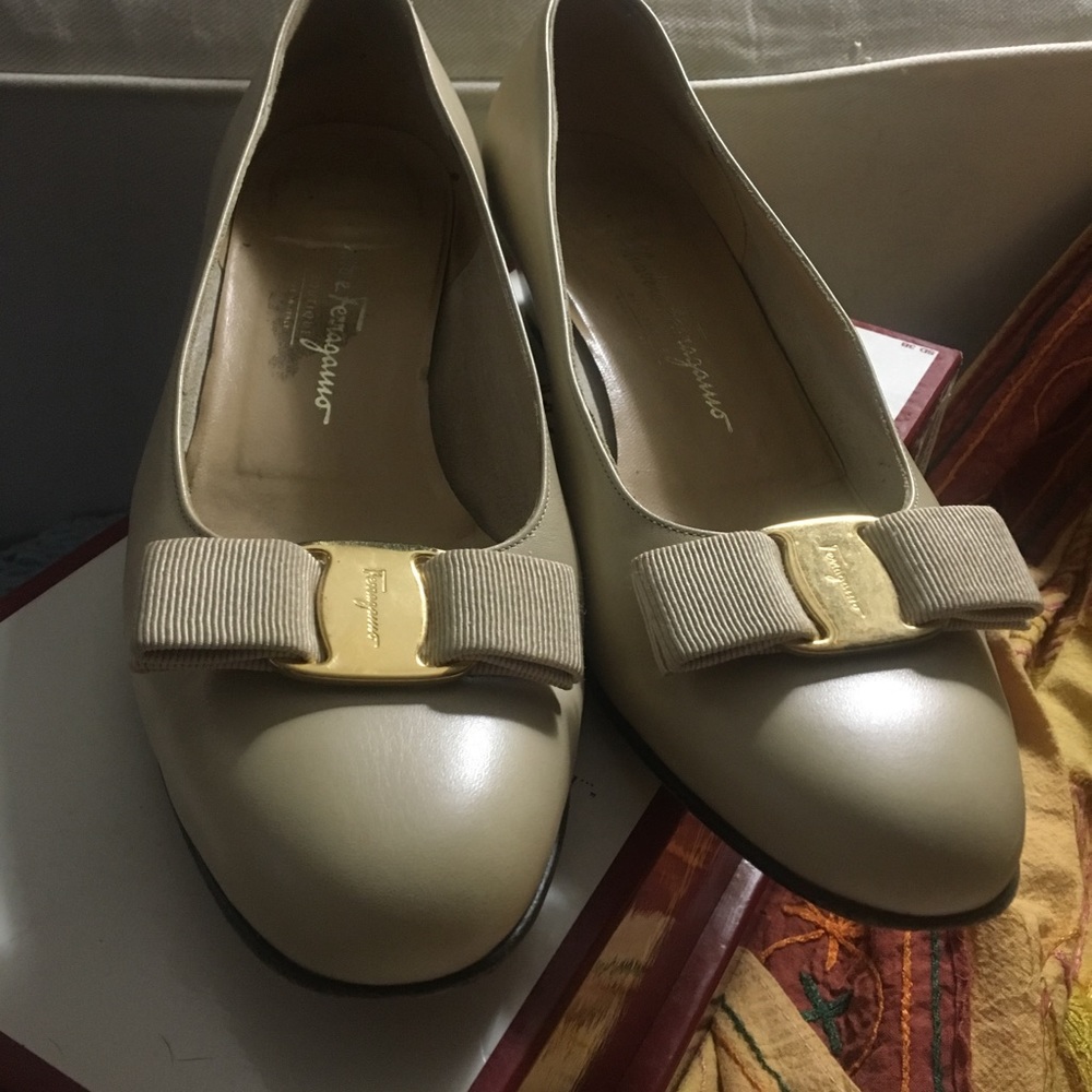 Salvatore Ferragamo Lillaz Vara pumps with bow tie